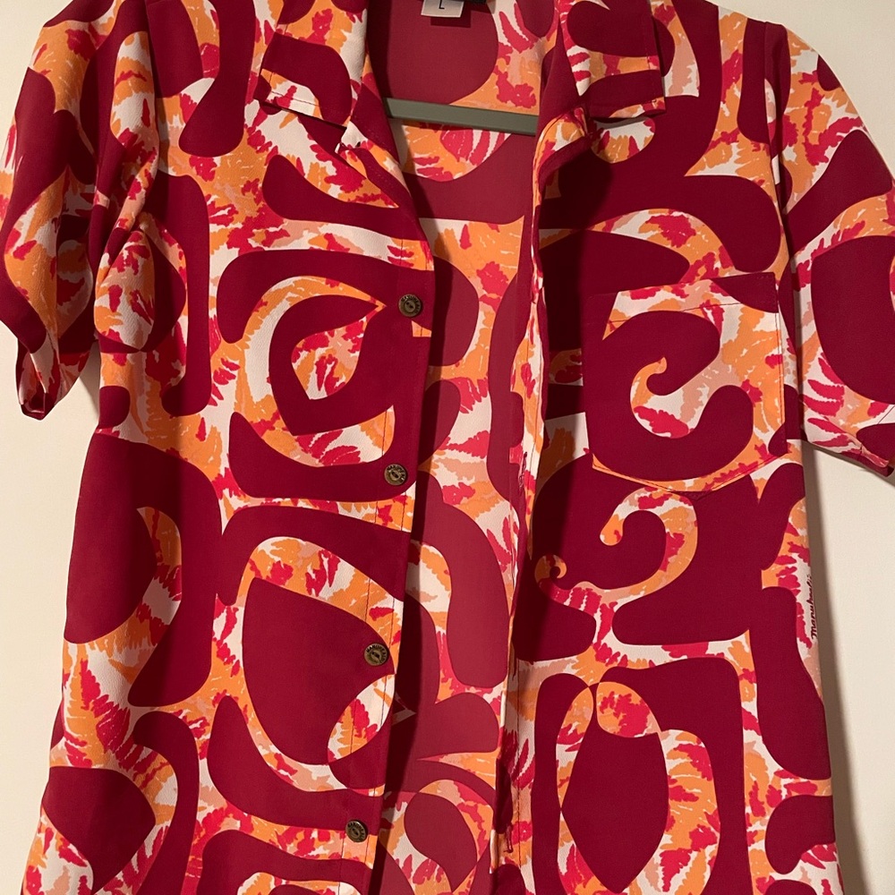 Manuheali’i Keiki Boy shirt, Size Large.